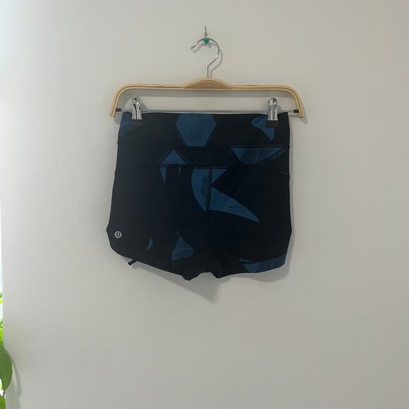 Lululemon Hot Hot Blue Camo Print Shorts Size 4 - Picture 2 of 4